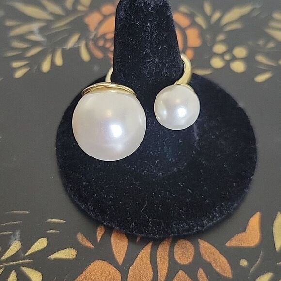 Double Faux Pearl Ring Size 7.5 - Picture 1 of 6